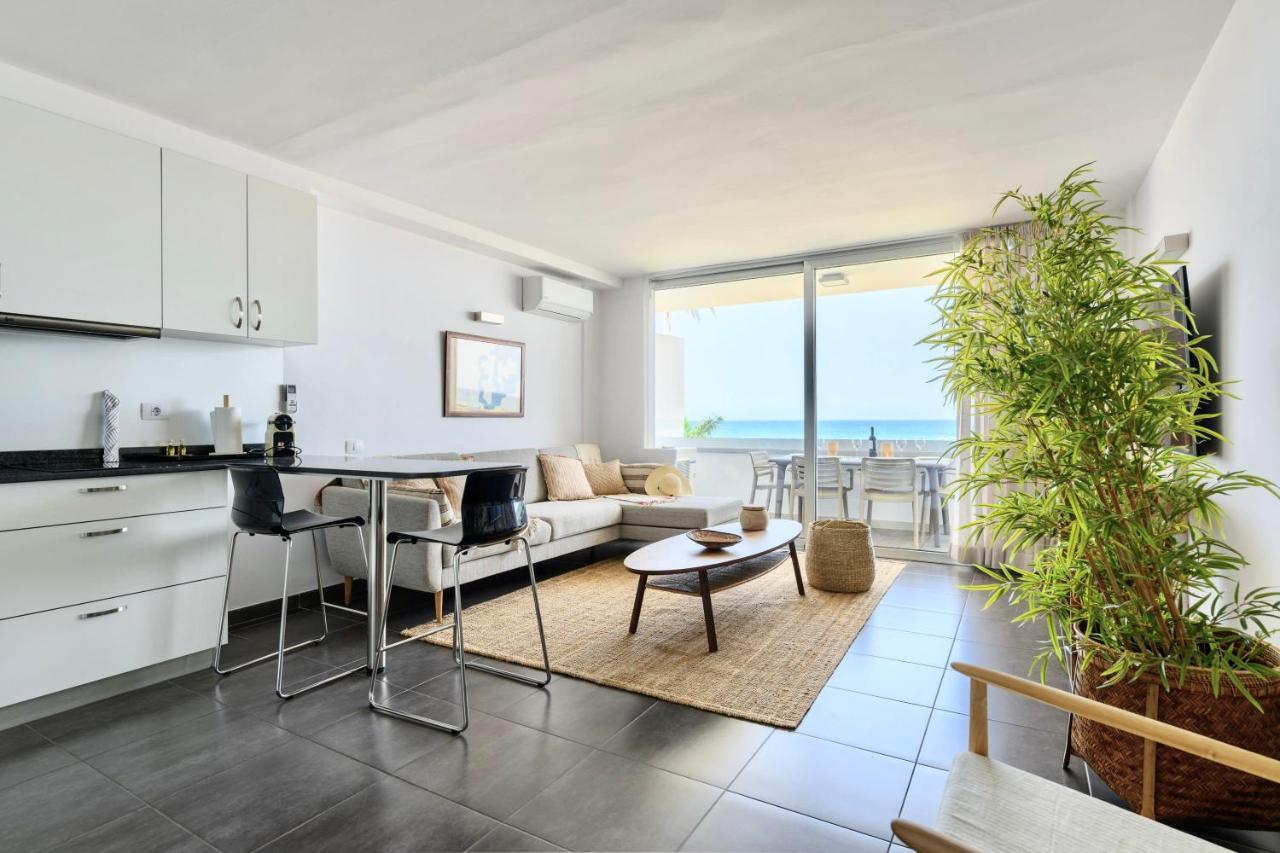 Charming 2 Bedroom Retreat With Beachfront Views San Bartolomé 外观 照片