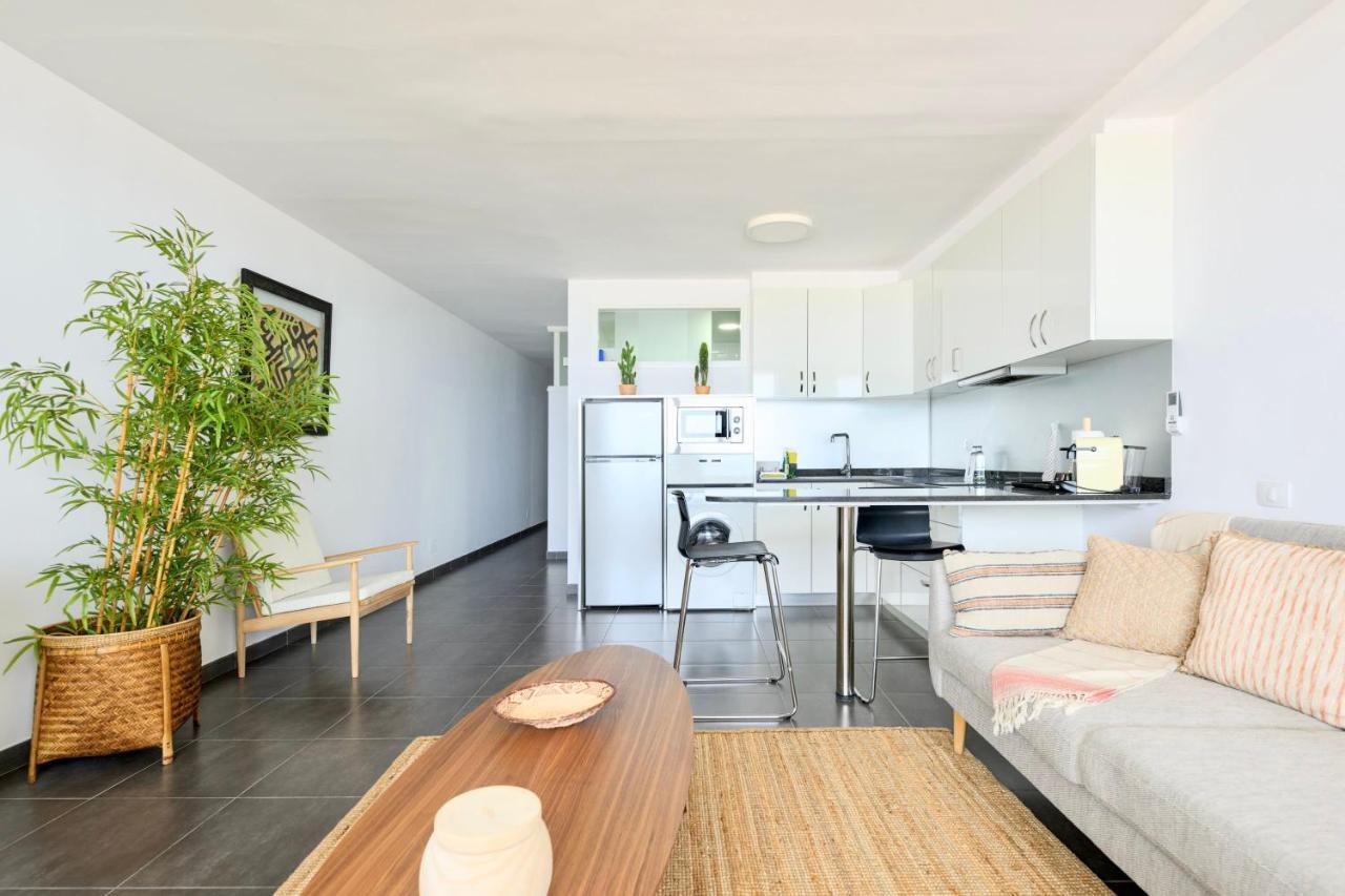 Charming 2 Bedroom Retreat With Beachfront Views San Bartolomé 外观 照片