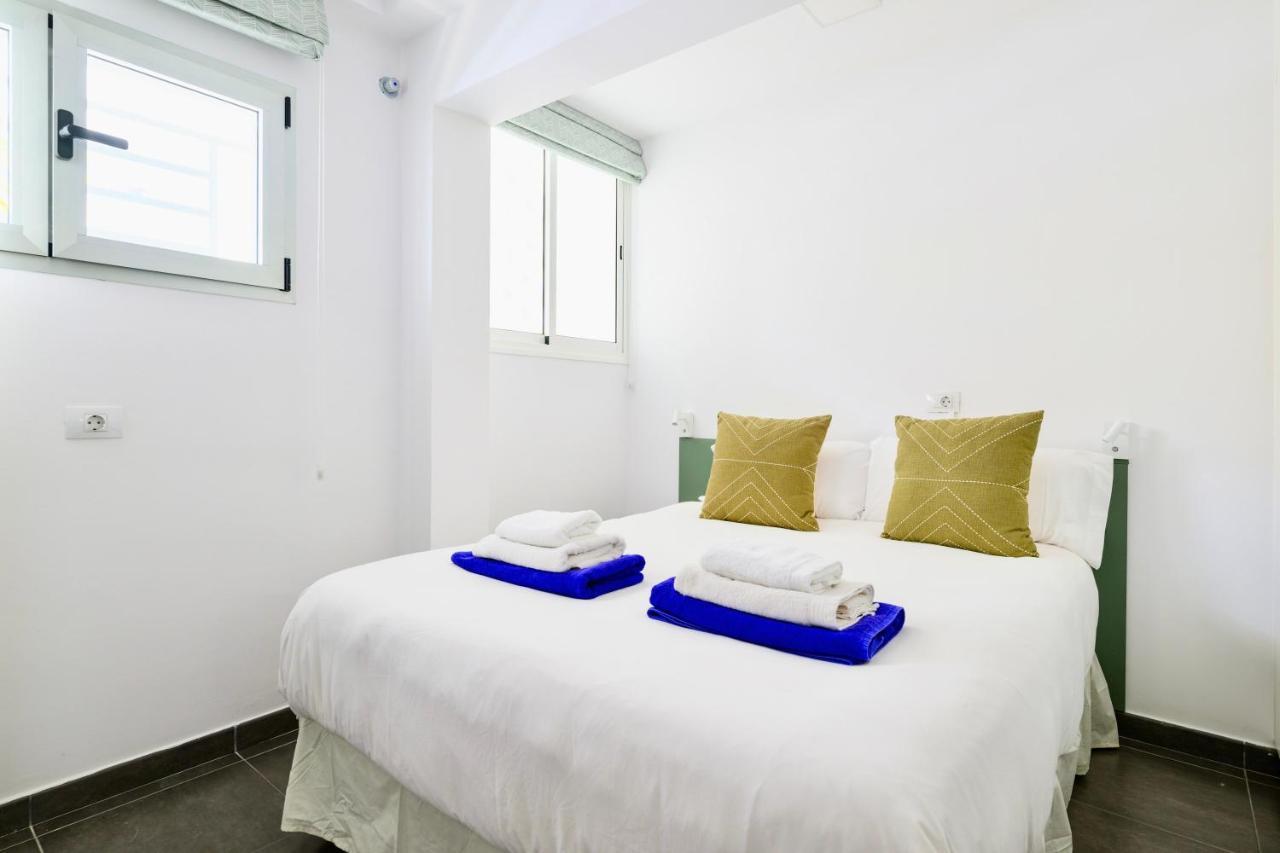 Charming 2 Bedroom Retreat With Beachfront Views San Bartolomé 外观 照片
